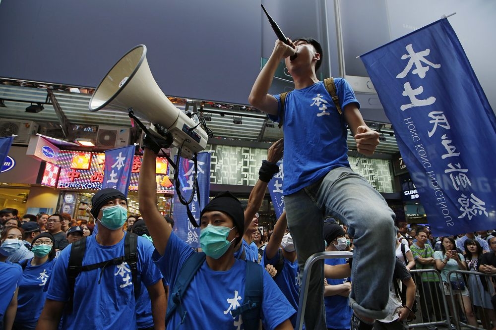被稱為香港第三勢力的泛本土派，是從建制派與泛民主派中，取用他們需要的部份，拼合起來的。（路透社）
