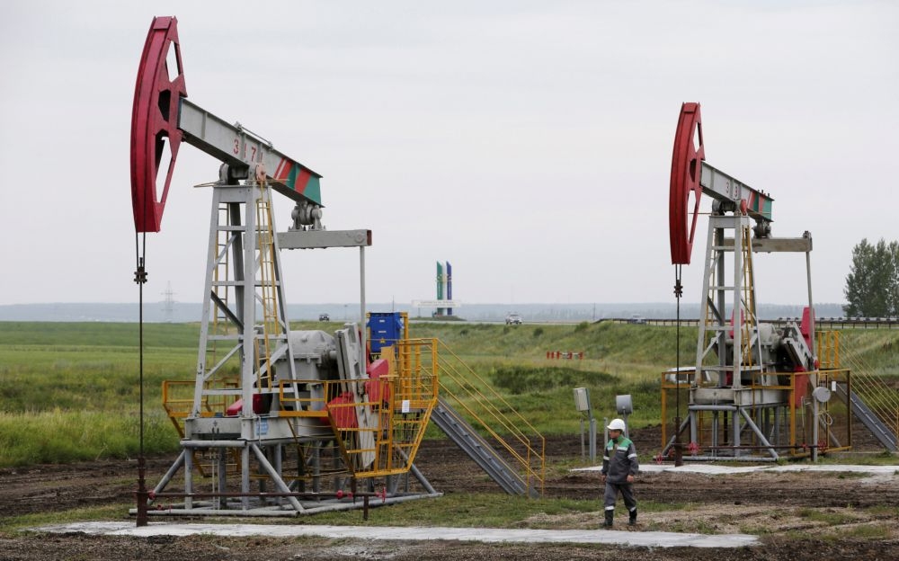 俄羅斯與沙烏地阿拉伯決定減少石油生產，以穩定國際油價。（湯森路透）