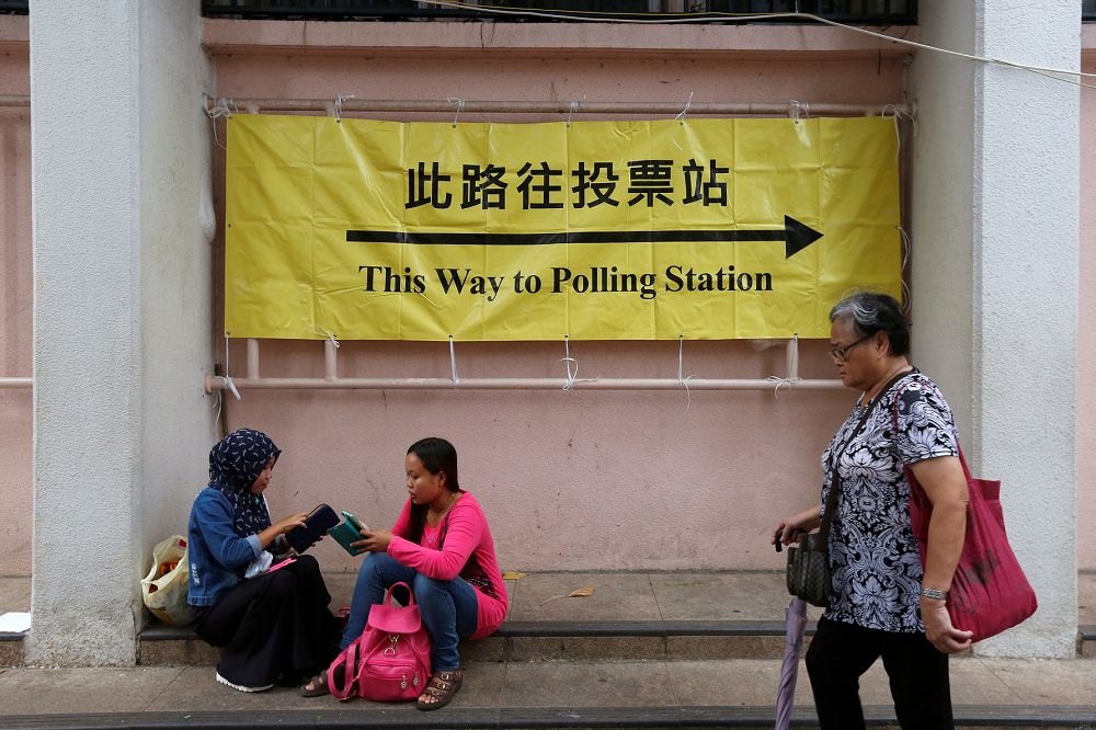 香港的選舉，爭奪的是否決那些親中派提案的權力，特別是那些會進一步破壞言論自由，破壞傳媒自由，擴張政府權力的議案， 以及一些有問題的預算。（路透社） 