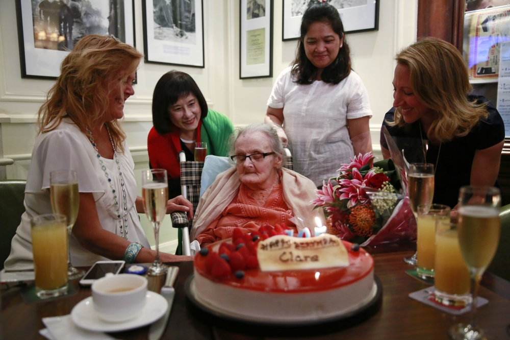 英國傳奇記者霍林沃思（Clare Hollingworth）10日歡慶105歲生日。（美聯社）