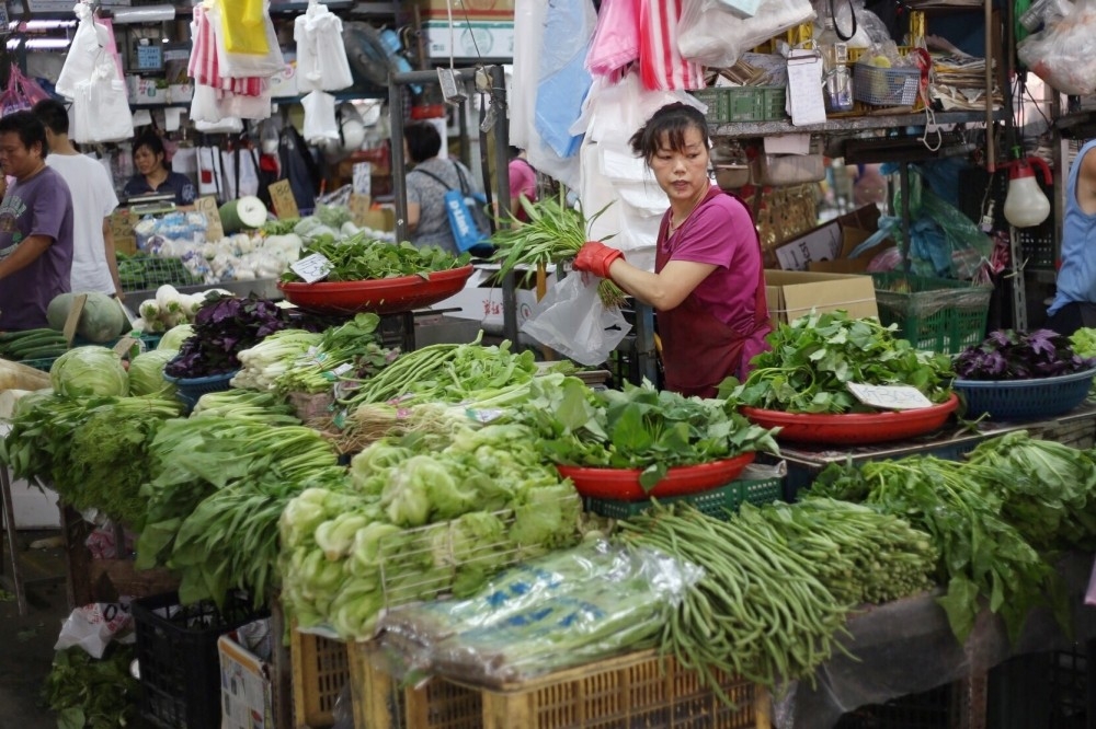 今夏颱風接力侵台，導致農損嚴重、蔡價飆漲，農糧署表示，下周起小葉菜最大產地可望大量上市。（攝影：陳駿碩）