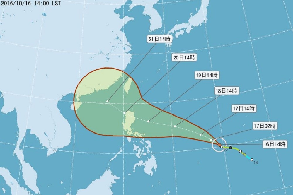 颱風海馬下午已增強為中度颱風，未來在南海北轉的時間與角度，將關係到對台灣天氣影響大小。（翻攝自中央氣象局）