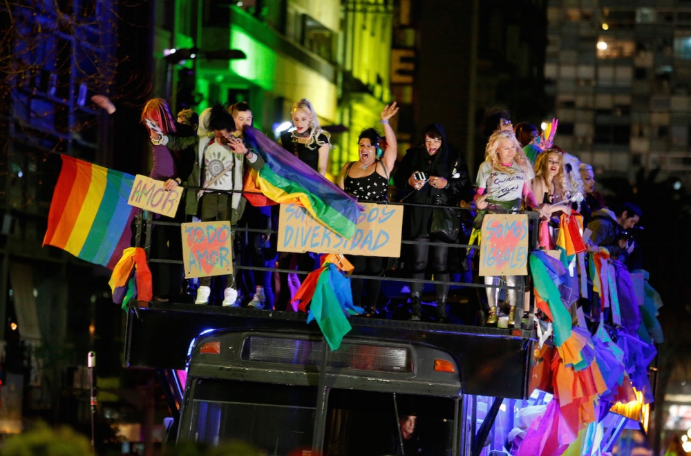 烏拉圭首都蒙德維迪雅日前由當地LGBT所舉辦的同志大遊行，訴求為「多樣性的示範」。（湯森路透）