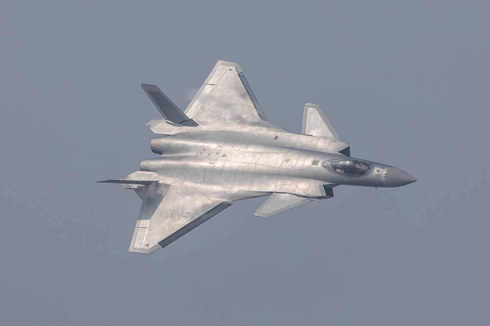 中國於珠海首次展示「殲-20」。（湯森路透）