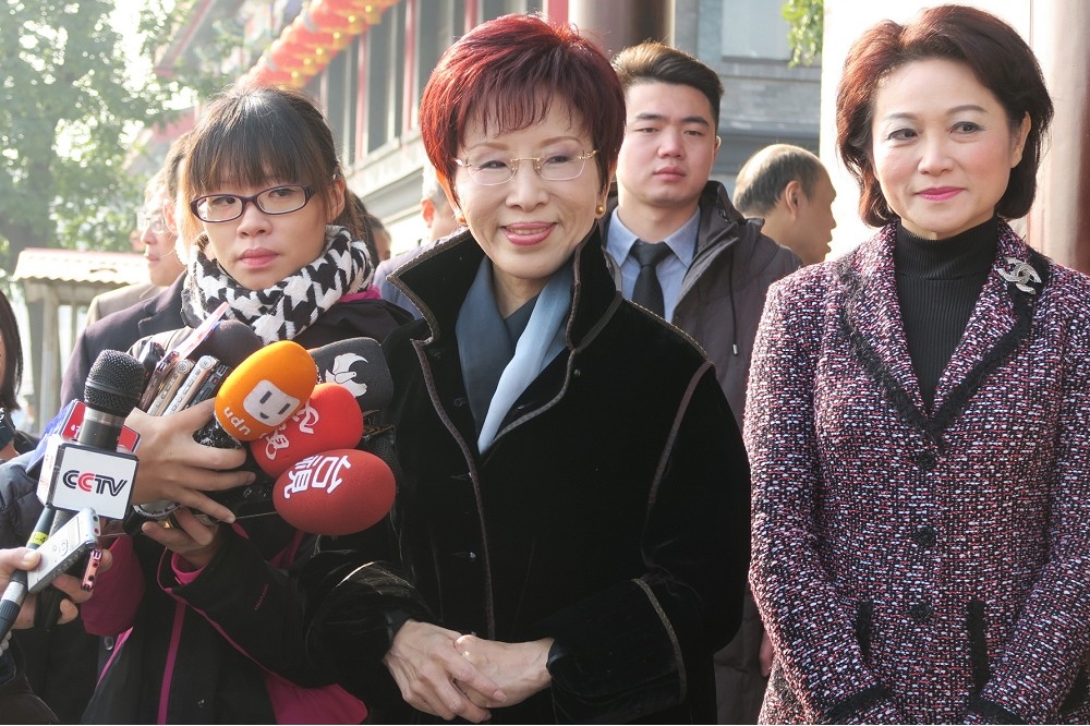 國民黨主席洪秀柱上午前往北京「台灣會館」參訪，被問到此行感想，洪表示，非常愉快、收穫也很多。（攝影：楊毅）
