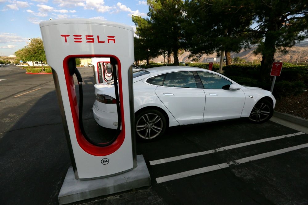 Tesla電動車的充電站。（美聯社）

