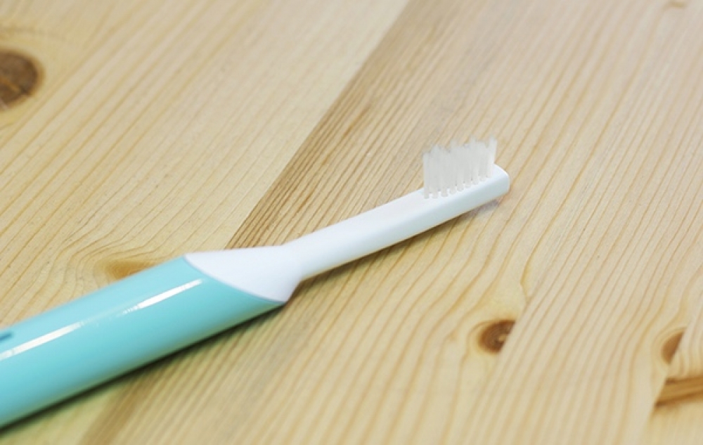 牙膏填充在牙刷內，不必分開攜帶好方便。（圖片來源：zeczec）
