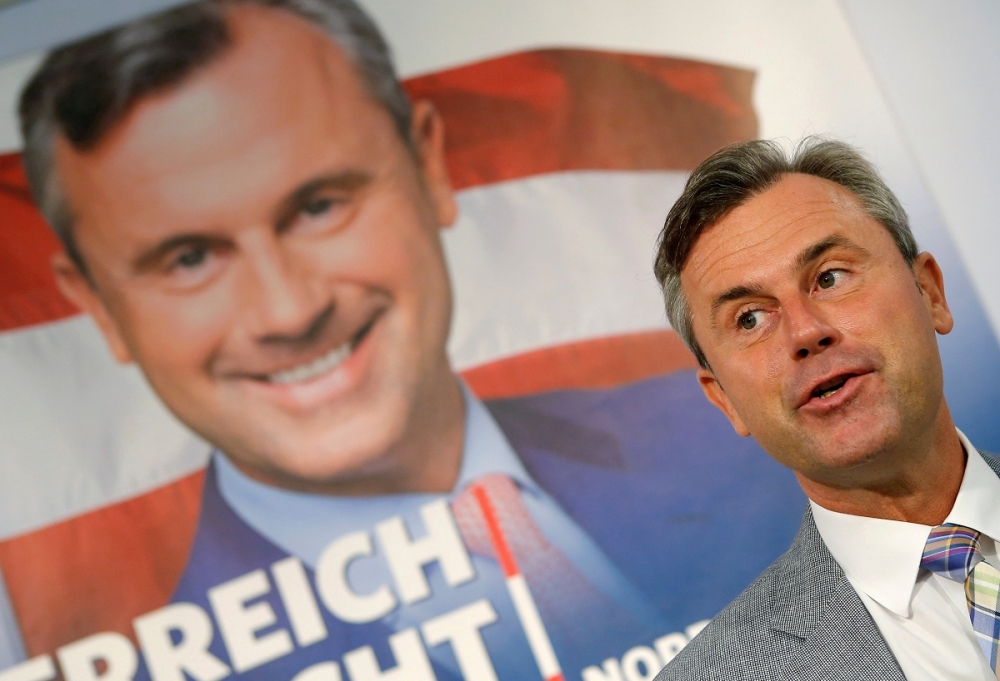 奧地利極右派總統參選人霍費爾8月於維也納。（湯森路透）