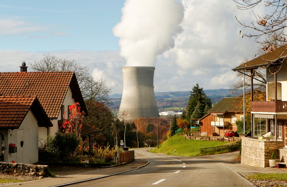 瑞士萊伯斯塔特核電廠（Leibstadt）的冷卻塔。（湯森路透）