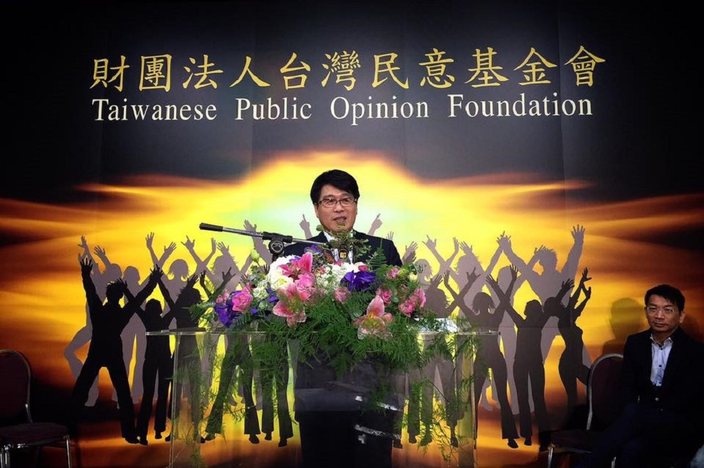 台灣民意基金會28日公布「蔡政府上台半年的民意反應」民調，其中，在贊不贊成「同性婚姻合法化」議題上，贊成者與反對者比率呈現五五波，不相上下。（翻攝自游盈隆臉書）