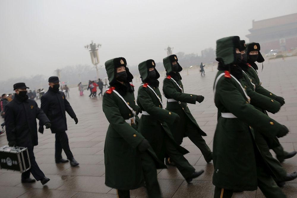 中國現已有多個城市的PM2.5濃度，每立方米已超過500微克，遠遠超過世界衛生組織建議的承受水準。（湯森路透）