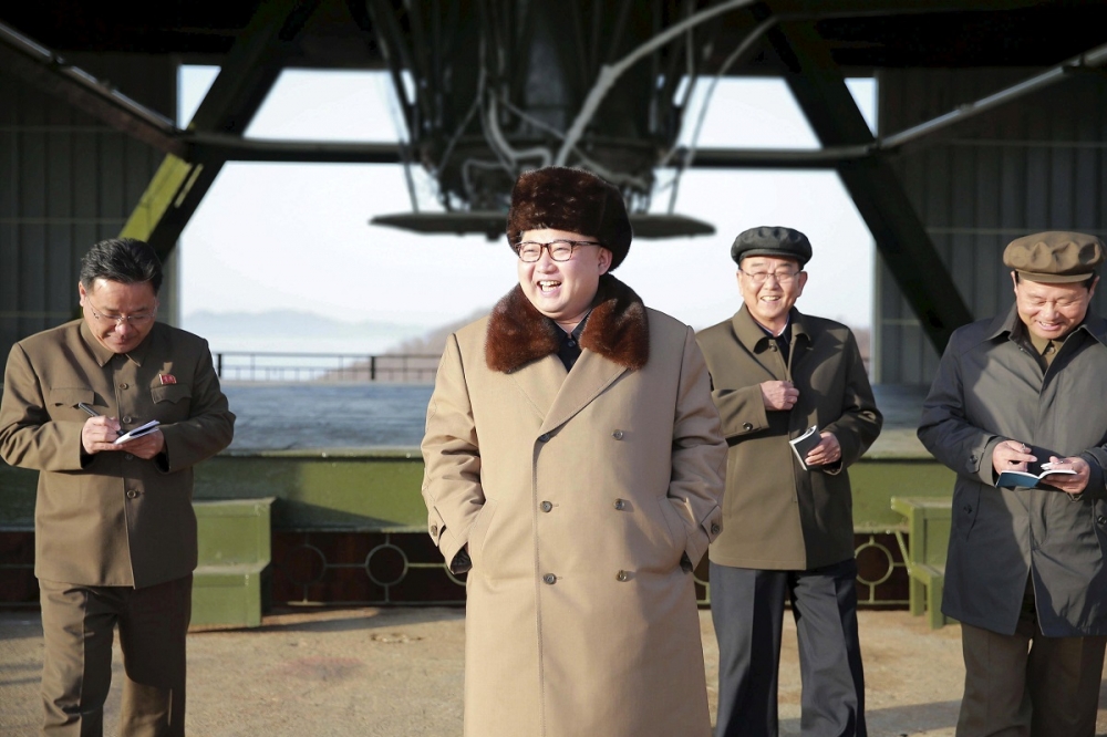 北韓領導人金正恩2016年4月探訪ICBM測試情況。（湯森路透）