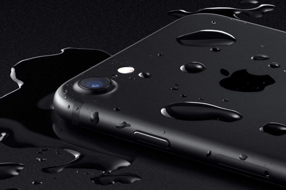iPhone 8的防水防塵功能即將升級為IP68等級。（圖片來源：HYPEBEAST）