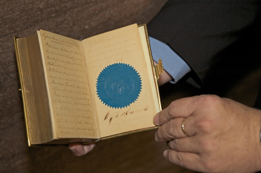美國前總統林肯就職時使用的聖經。（Wikimedia Commons）