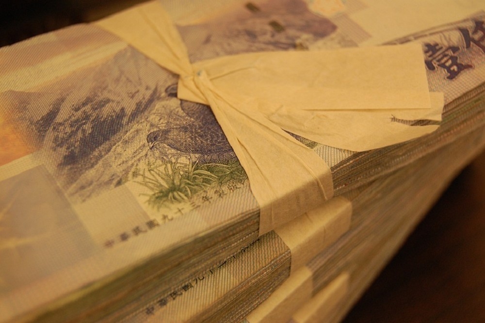 明日起至26日（下周四），民眾可至台灣銀行等7家銀行及郵局，共454個指定據點，兌換新鈔。（翻攝自Pixabay）