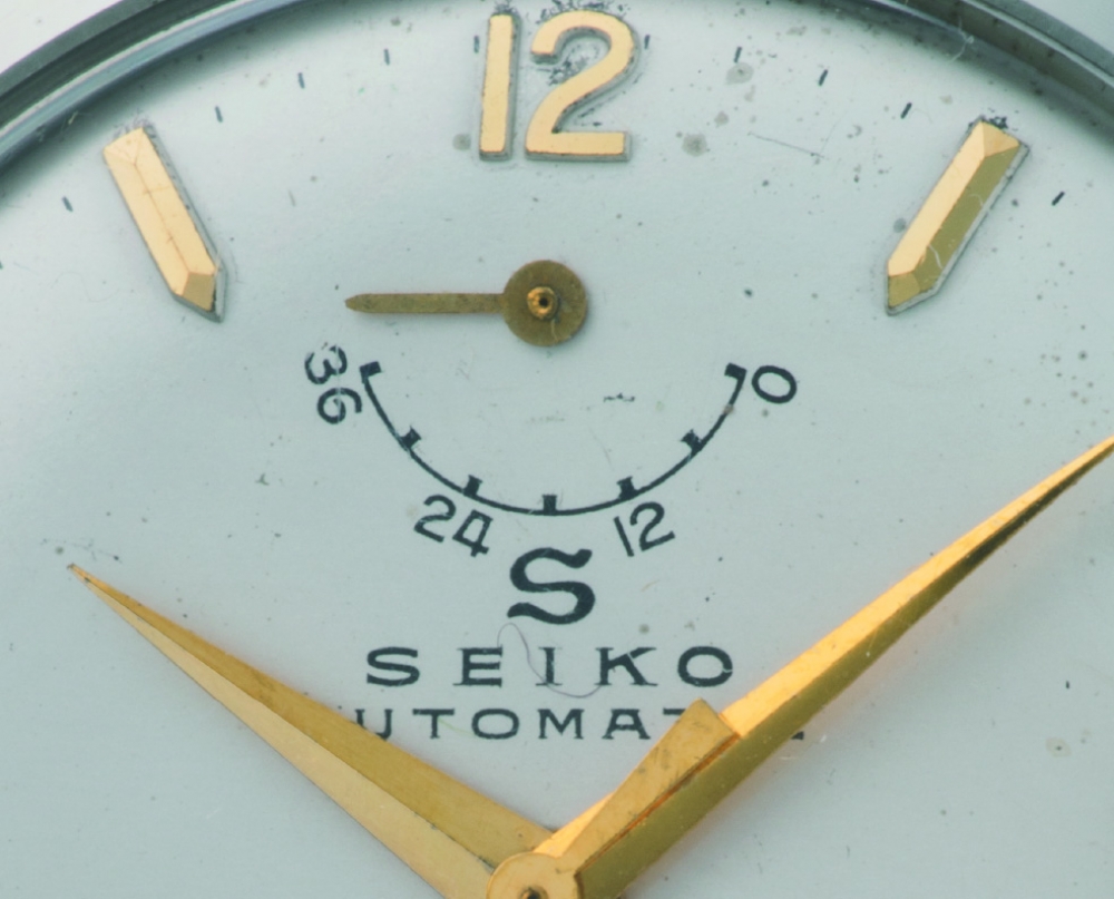 1956年「AUTOMATIC」面盤上印有「蛇S」標誌。（圖片來源：SEIKO）
