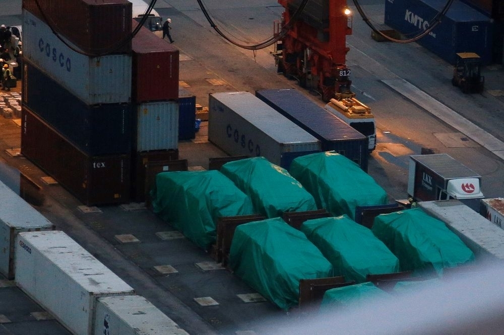 新加坡9輛裝甲車在香港碼頭遭扣留。 （湯森路透）