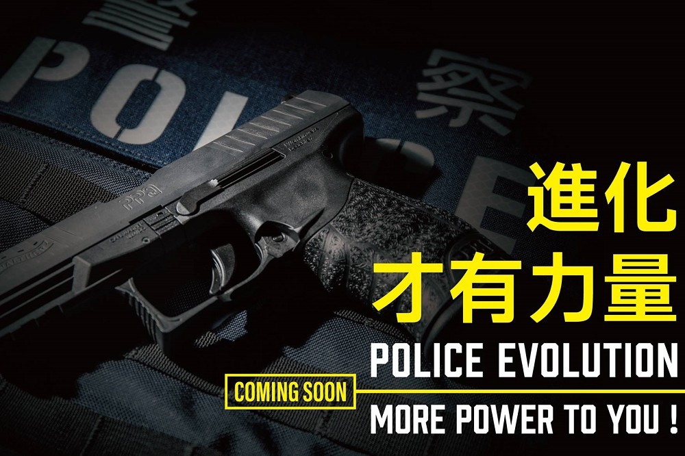 得標槍廠為台灣警方客製化訂製出「特別版」的新警槍，與市面的PPQ M2手槍不同，被奧地利GLOCK手槍代理商認為違反「要有執勤的實績與使用者評價」規定，全案已在台北高等行政法院進行訴訟中。（取自NPA署長室臉書）