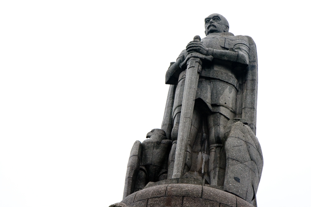 德國「鐵血宰相」俾斯麥的雕像（EstoyCansado上@flickr, CC BY 2.0）