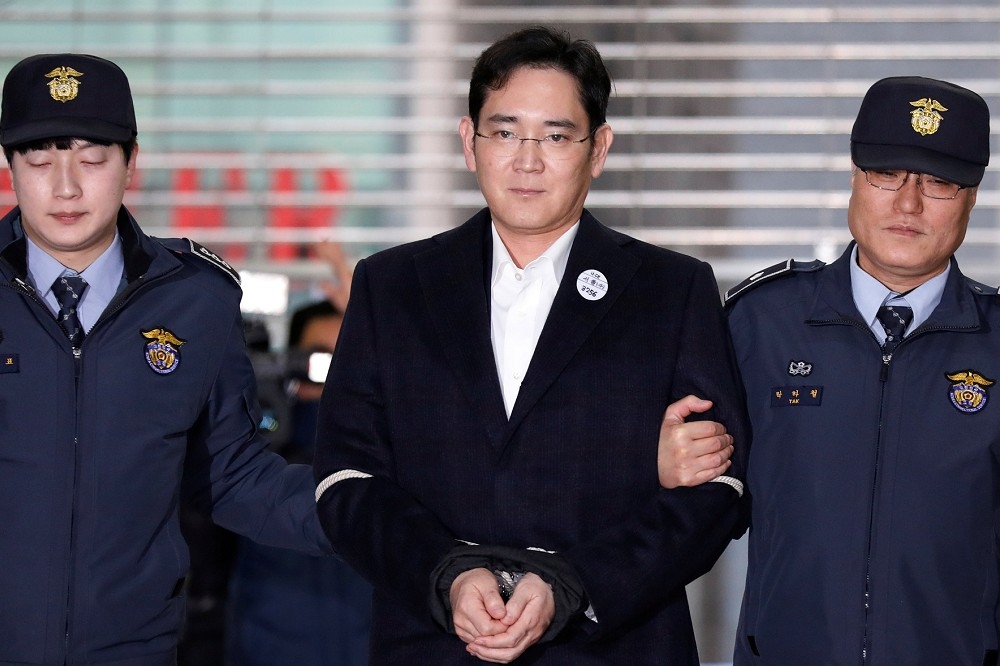 南韓三星集團副會長李在鎔遭起訴，22日抵達獨立檢查組辦公室。（湯森路透）