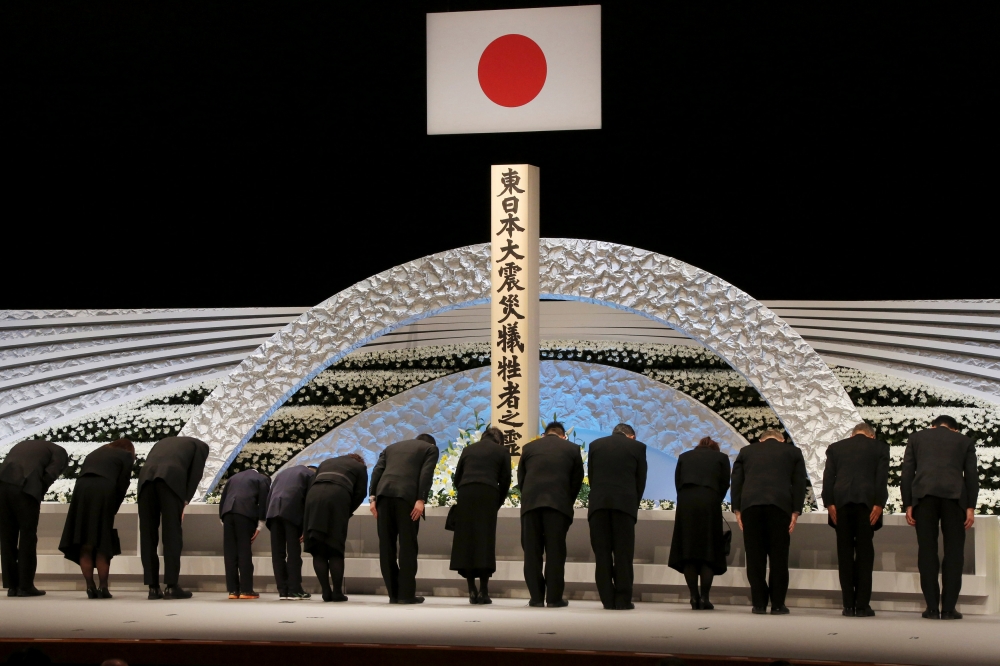 日本國家劇院11日舉行東日本大地震悼念儀式。（湯森路透）