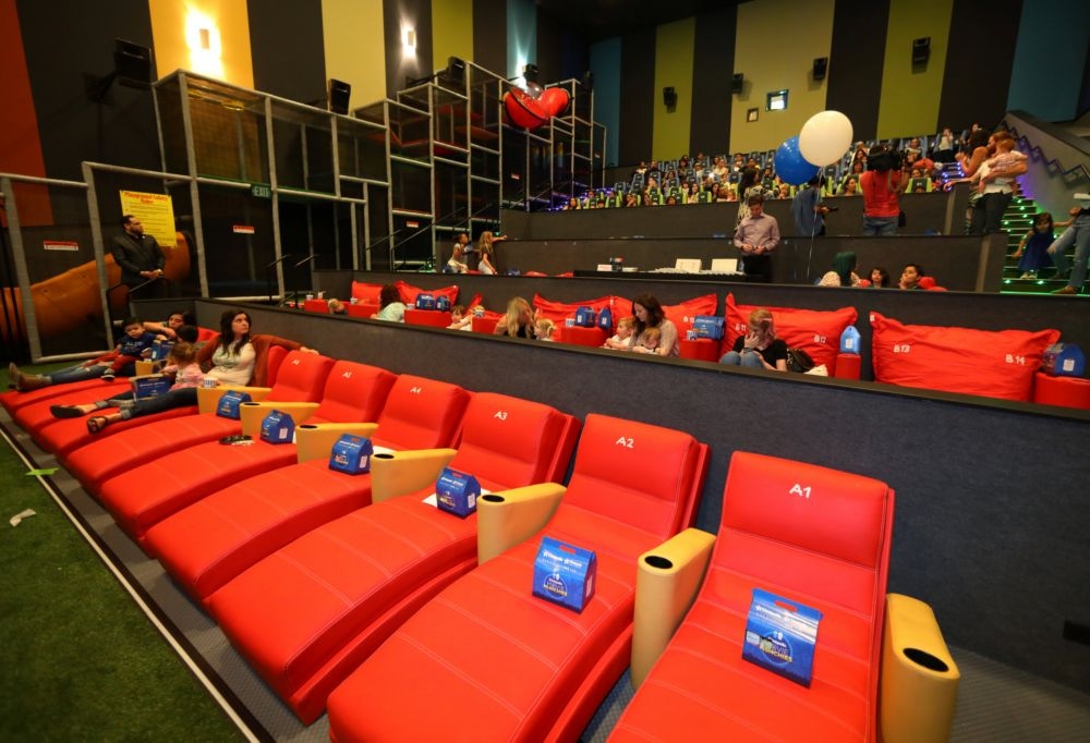 墨西哥連鎖影院Cinepolis在美國加州洛杉磯的分店增設專為3至12歲兒童設計的「Cinepolis Junior」影廳。（湯森路透）