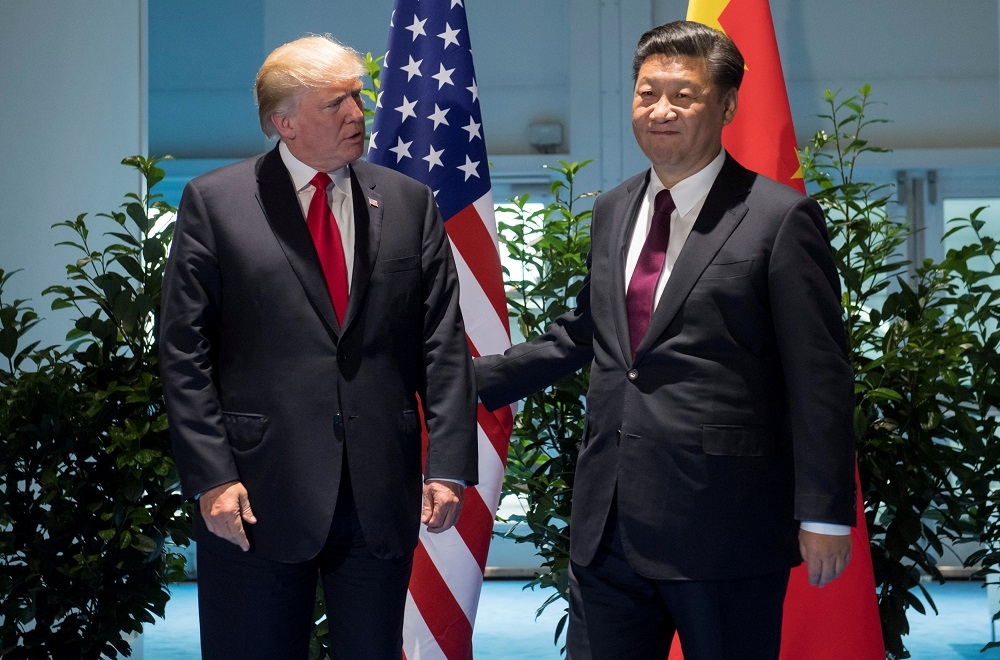 2017年7月美國總統川普與中國最高領導人習近平在德國漢堡G20會議。（湯森路透）