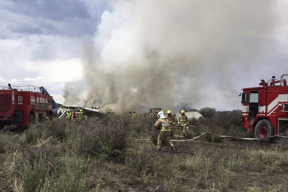 墨西哥國際航空AM2431班機起飛5分鐘就墜毀。（美聯社）