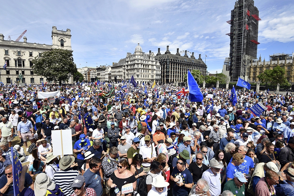 23日倫敦舉行大規模反脫歐集會。（美聯社）