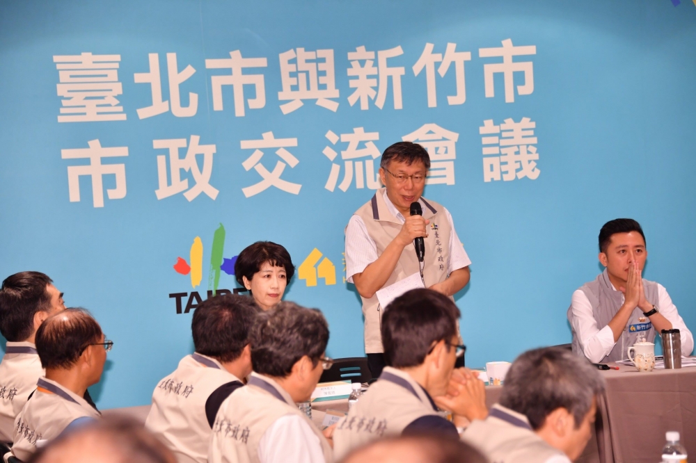台北市長柯文哲29日回鄉參加「新竹300博覽會」，柯文哲也不忘稱讚新竹市長林智堅做事相當認真。(台北市政府提供)