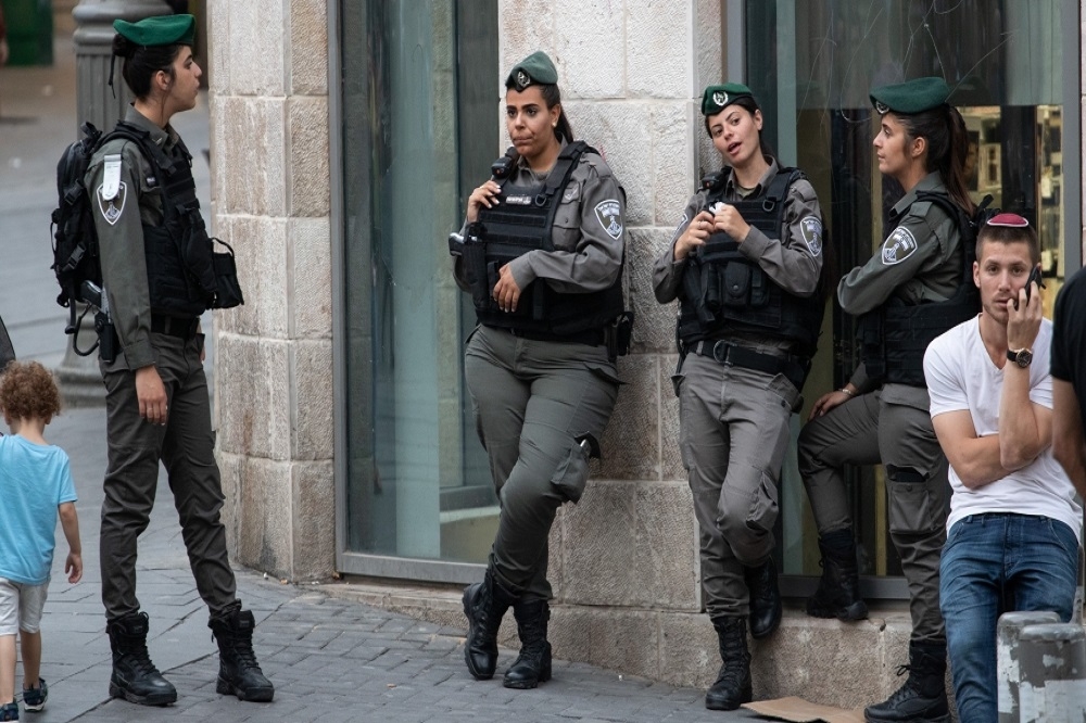 耶路撒冷舊城區內的以色列女兵。（攝影：李隆揆）
