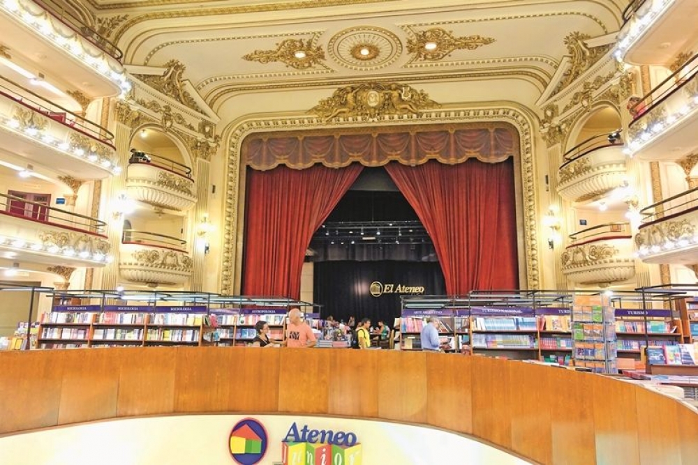 世界第二美的書店El Ateno Grand Splendid 原本是一九一九年建造的歌劇院，在二○○○年更改為書店。（圖片來源：《地心引力抓不住的冒險家》山岳文化）