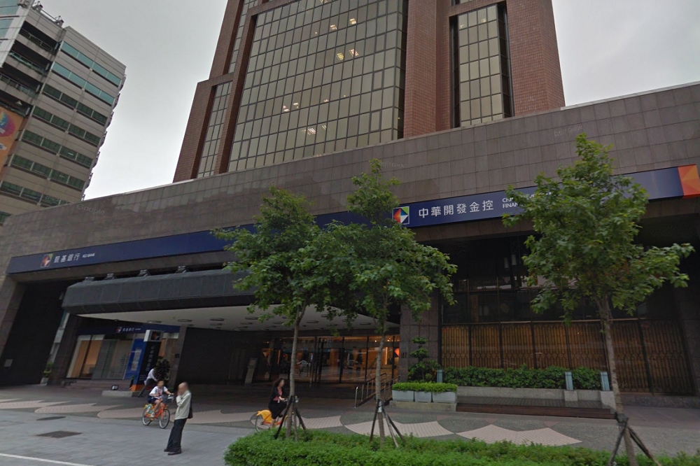 中華開發資產管理公司總經理劉宗雄，3日下午疑似從7樓辦公室墜落到4樓，不幸身亡。（圖片取自Google Map）