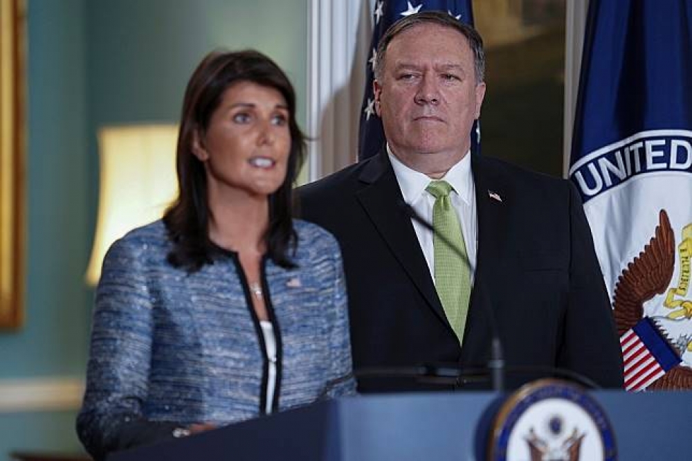 美國駐聯合國大使海莉（左）19日在美國國務院宣布，美國退出聯合國人權理事會。（美聯社）