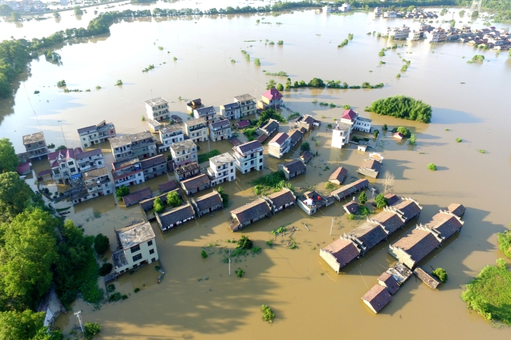 中國近期洪水成災，圖為江西省一處暴雨後的景象。（湯森路透）