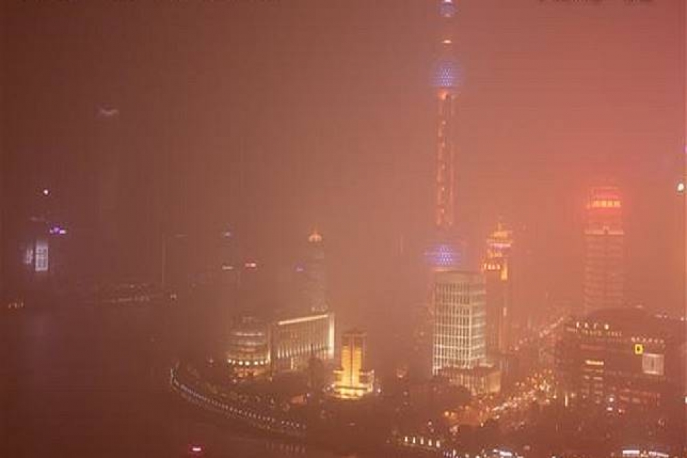 上海市12月31日晚間空氣質量指數(AQI)已達紫色「重度汙染」（翻攝自上海市空氣質量實時發布系統）