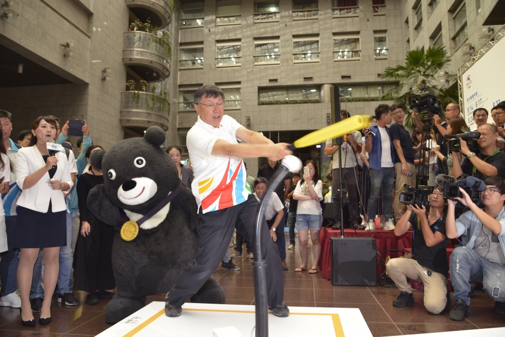 針對黑柯名單問題，台北市長柯文哲則說，「黑柯名單哪裡需要我們講？網路上大家自己就會去處理了。」圖為柯文哲14日上午出席2017台北世大運週年活動啟動記者會。（攝影：李智為）