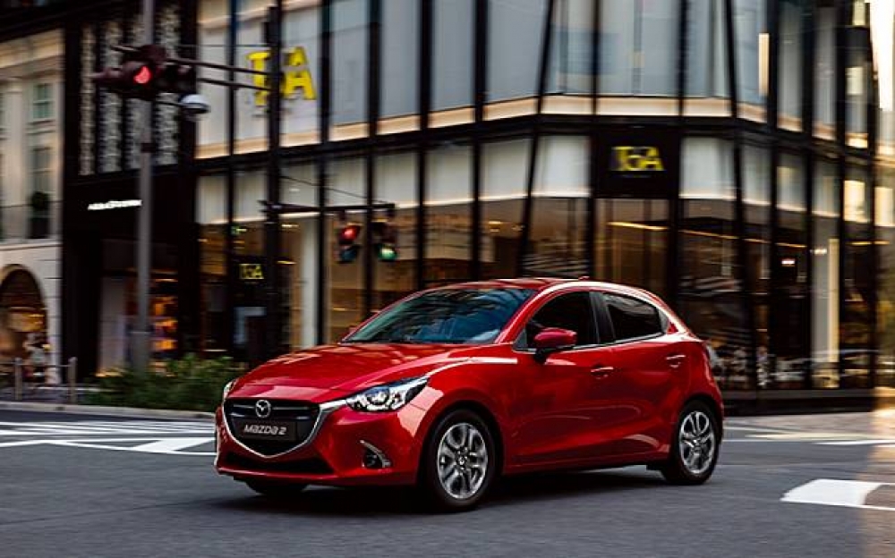 2019 Mazda2導入匠塗工藝代表車色－晶艷魂動紅與鋼鐵灰，演繹出獨特耀眼的色彩，展現超越同級車的時尚質感。（圖片來源：台灣馬自達）