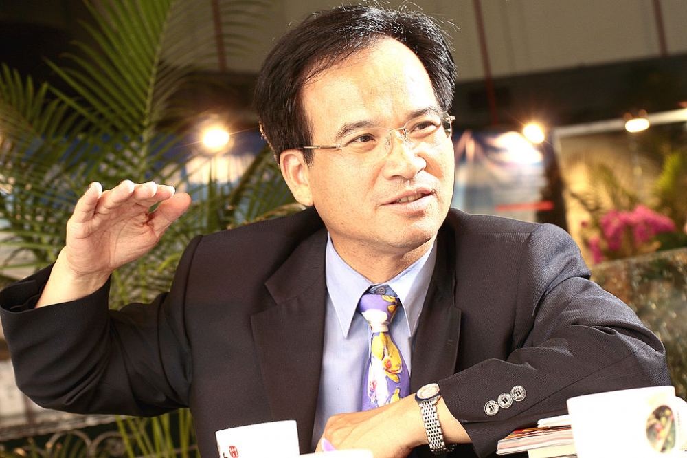 前台南縣長蘇煥智2日上午在舉辦記者會，正式宣布參選下屆台南市長。（維基百科）