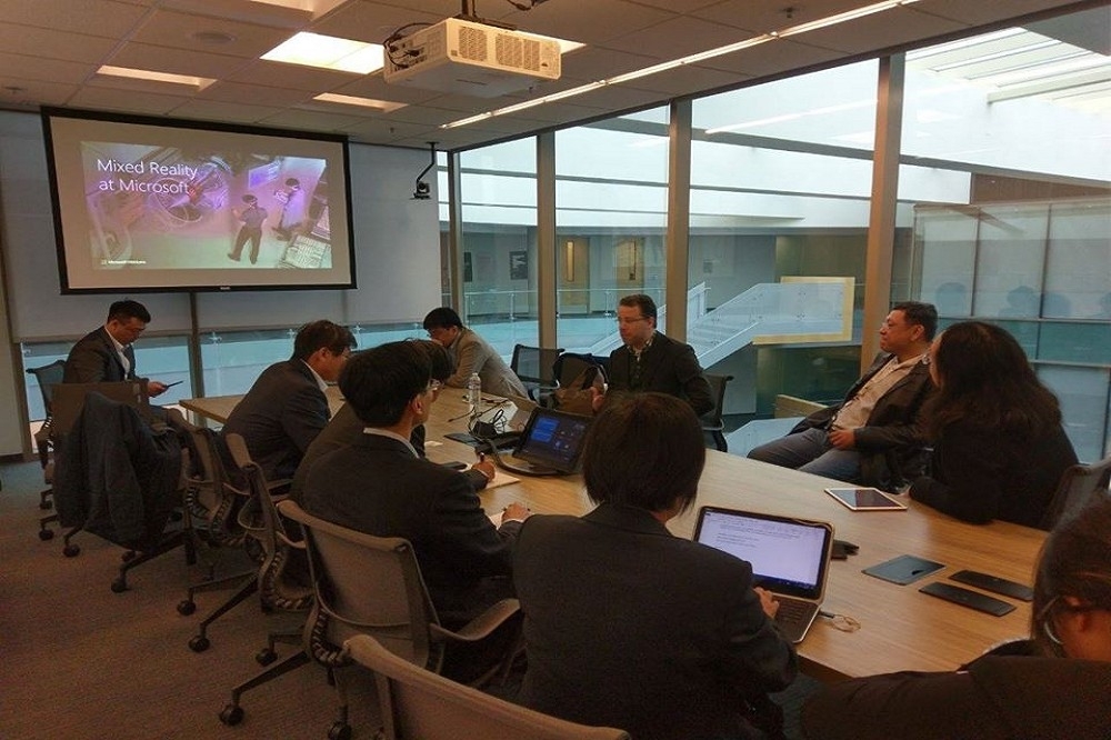 行政院數位政委唐鳳日前到微軟參訪，並與微軟展開多項合作。（圖片取自唐鳳臉書）