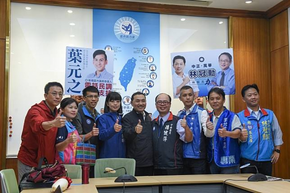 國民黨內初選的12位新世代參選人今（2）日在立法院舉行記者會，宣布成立「藍色新力量」連線，但獨缺現任黨主席吳敦義人馬。（攝影：葉信菉）