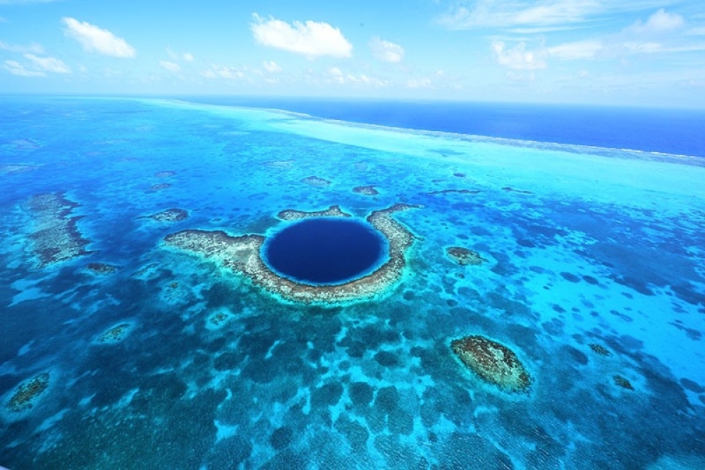 潛水客最愛的貝里斯大藍洞是中南美洲著名景點之一。（圖片提供：中美洲經貿辦事處）