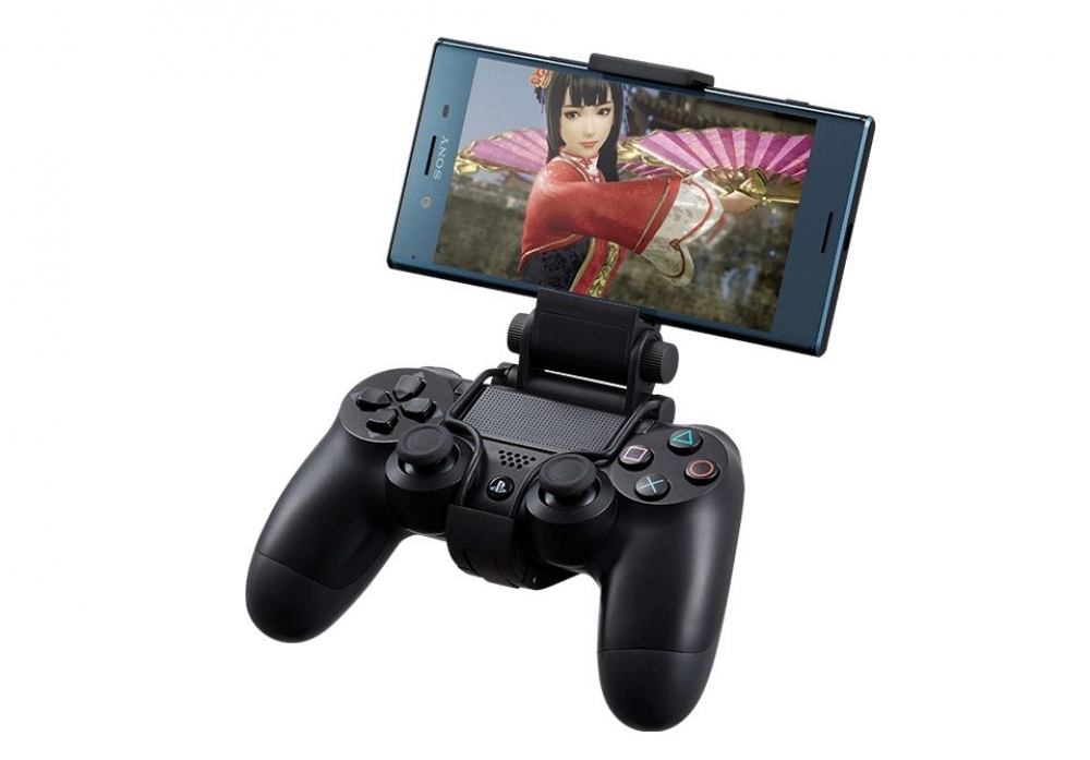 Sony推出手柄安裝架XMount，能透過Xperia手機來遙控操作PS4的遊戲。（圖片來源：EXPreview）