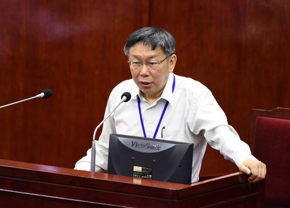 台北市長柯文哲10日下午到市議會進行施政報告及答詢，前陣子持續延燒的「台灣價值」等話題依舊是質詢重點。（攝影：李昆翰）