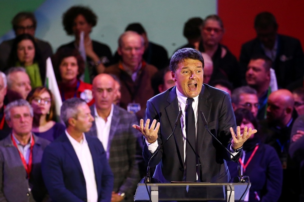 中間偏左派民主黨（PD）領袖倫齊（Matteo Renzi）出席最後的造勢活動。（湯森路透）