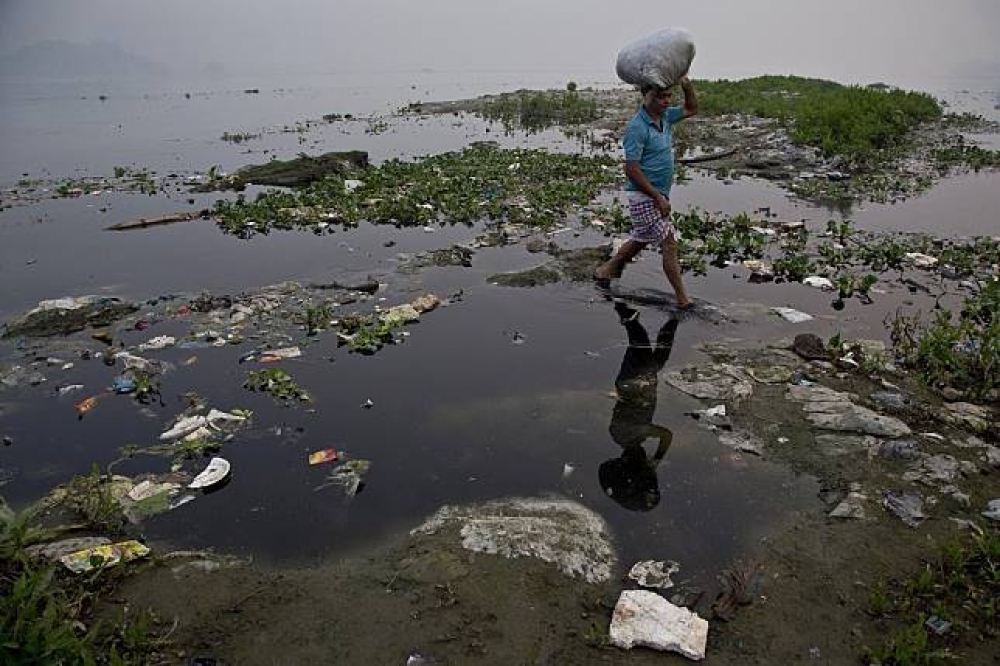 近年來海洋塑膠垃圾激增，海洋汙染問題日益嚴重。（美聯社）