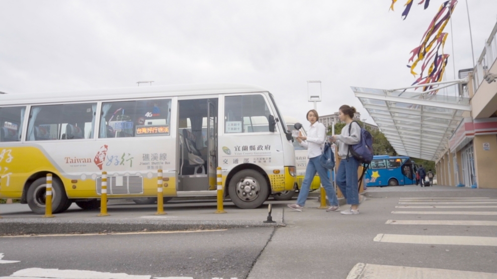 台灣好行使用大眾運輸工具低碳遊宜蘭，方便又環保，任你暢遊宜蘭拍照到手軟。(圖／交通部觀光局提供）
