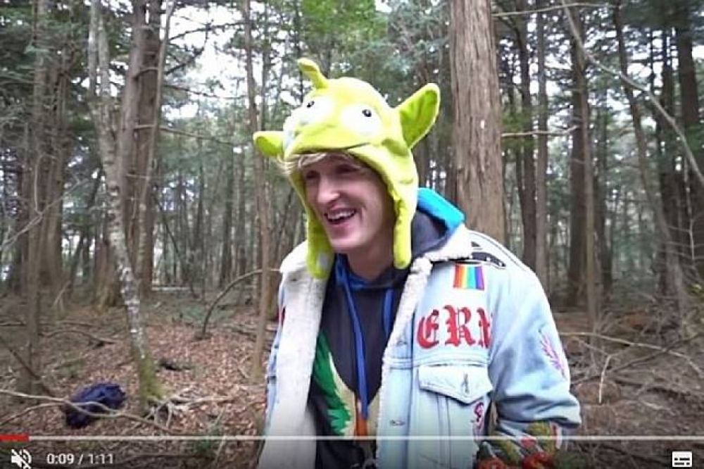 美國知名Youtuber羅根保羅（Logan Paul）日前上傳影片走訪日本「自殺森林」，除近距離拍攝屍體，嬉笑態度也引發眾怒。（翻攝自YouTube）