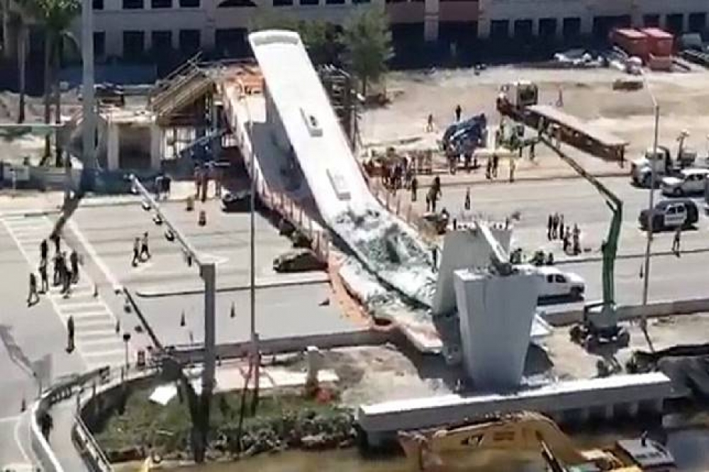 佛羅里達州邁阿密（Miami）一座剛建成的行人天橋崩塌，至少4人死亡（湯森路透）