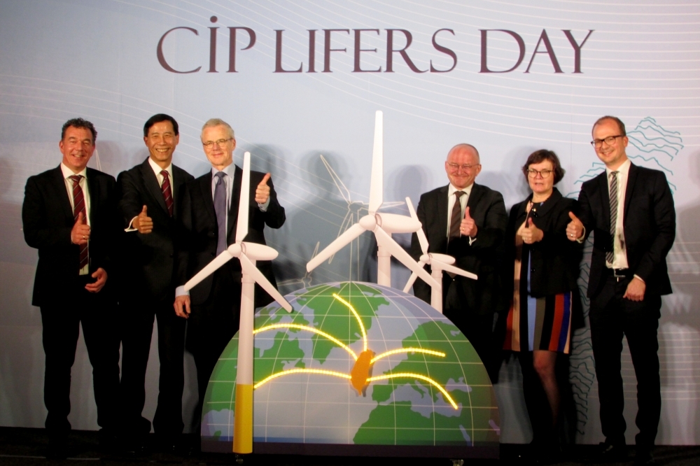 (左起) CIP合夥人Michael Hannibal、台灣人壽莊中慶總經理、CIP 台灣區董事長Anders Eldrup等人合影。(攝影：陳彥邦)